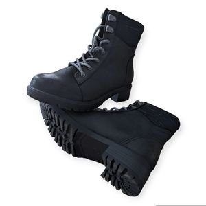 Universal Thread Hiking boots/lace up sz 9